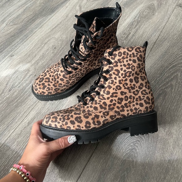 leopard boots 🐆 - Picture 4 of 6